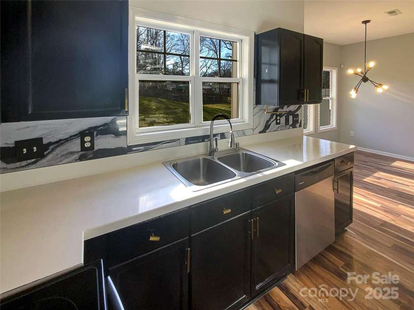 257 Doughton Lane, Charlotte, NC 28217.  MLS# CAR4220233, YatesRealty ID 7460. 
