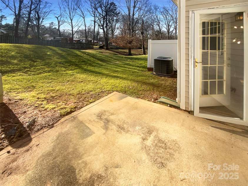 257 Doughton Lane, Charlotte, NC 28217.  MLS# CAR4220233, YatesRealty ID 7460. 