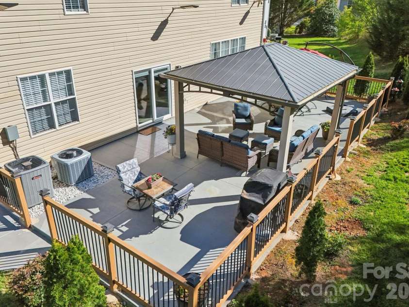 13317 Emerald Branch Lane, Charlotte, NC 28273.  MLS# CAR4360155, YatesRealty ID 7461. Backyard oasis