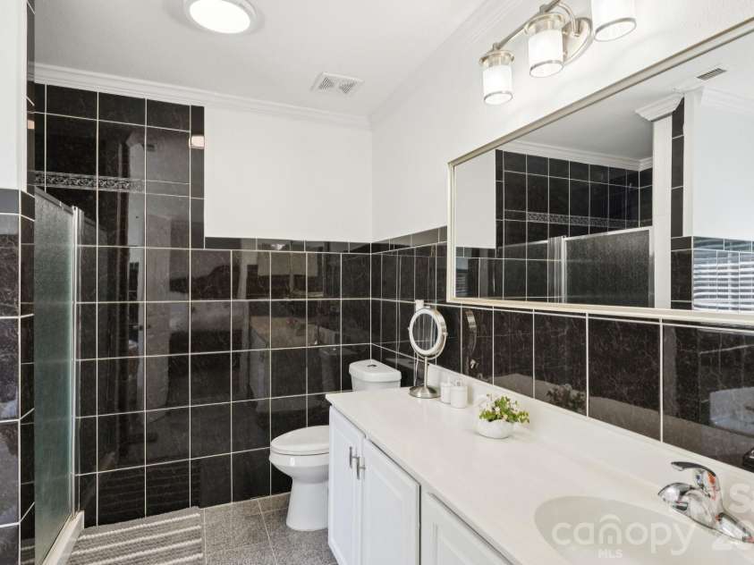 13317 Emerald Branch Lane, Charlotte, NC 28273.  MLS# CAR4360155, YatesRealty ID 7461. Primary Bath
