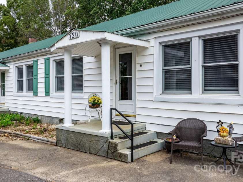 720 A-C Harris Avenue, Valdese, NC 28690.  MLS# CAR4192750, YatesRealty ID 7463. 