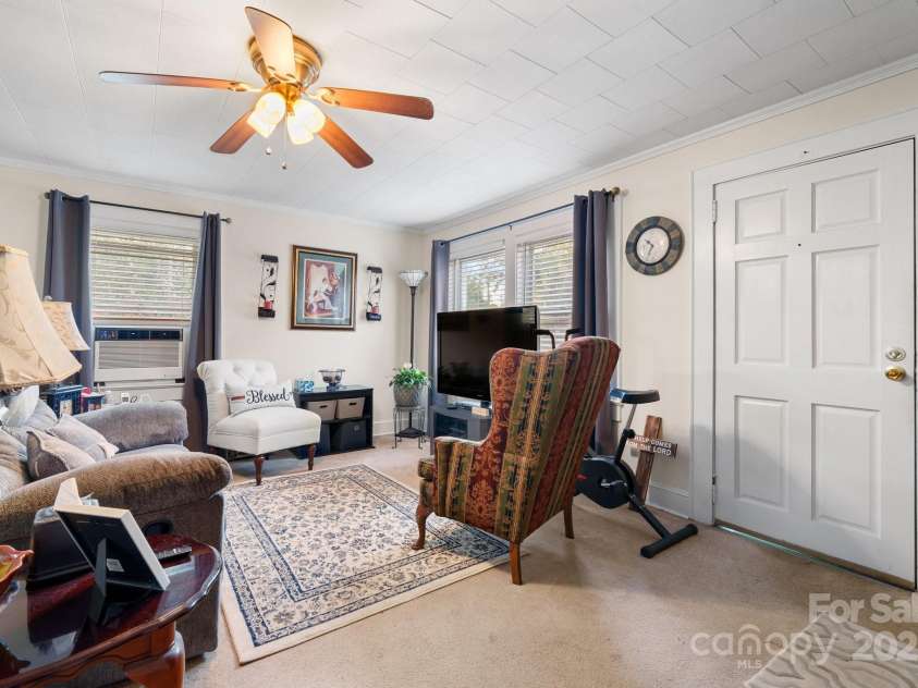 720 A-C Harris Avenue, Valdese, NC 28690.  MLS# CAR4192750, YatesRealty ID 7463. 