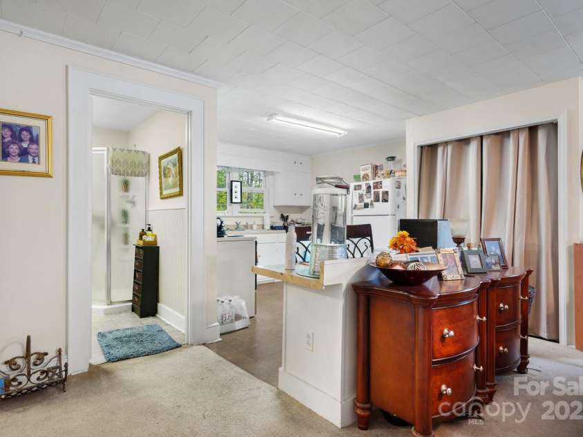 720 A-C Harris Avenue, Valdese, NC 28690.  MLS# CAR4192750, YatesRealty ID 7463. 