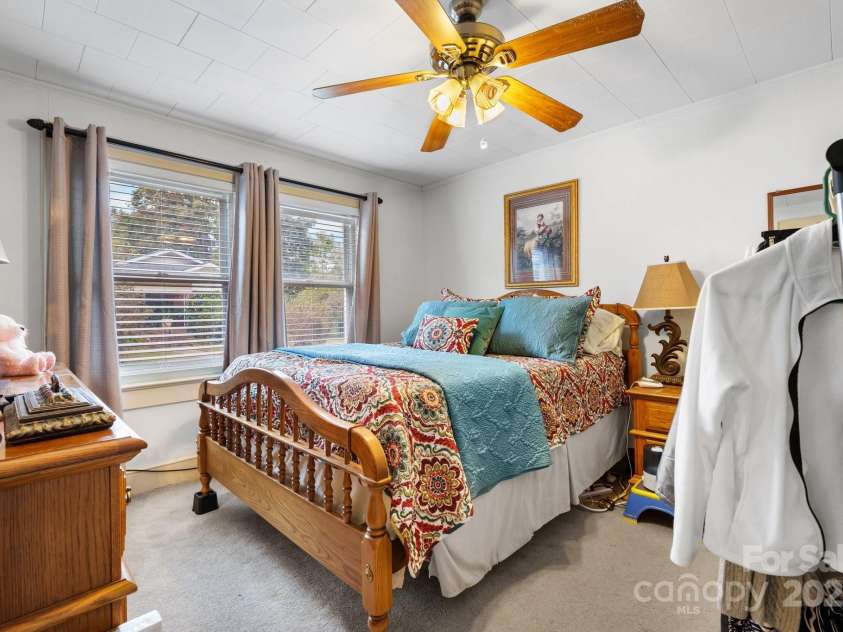 720 A-C Harris Avenue, Valdese, NC 28690.  MLS# CAR4192750, YatesRealty ID 7463. 