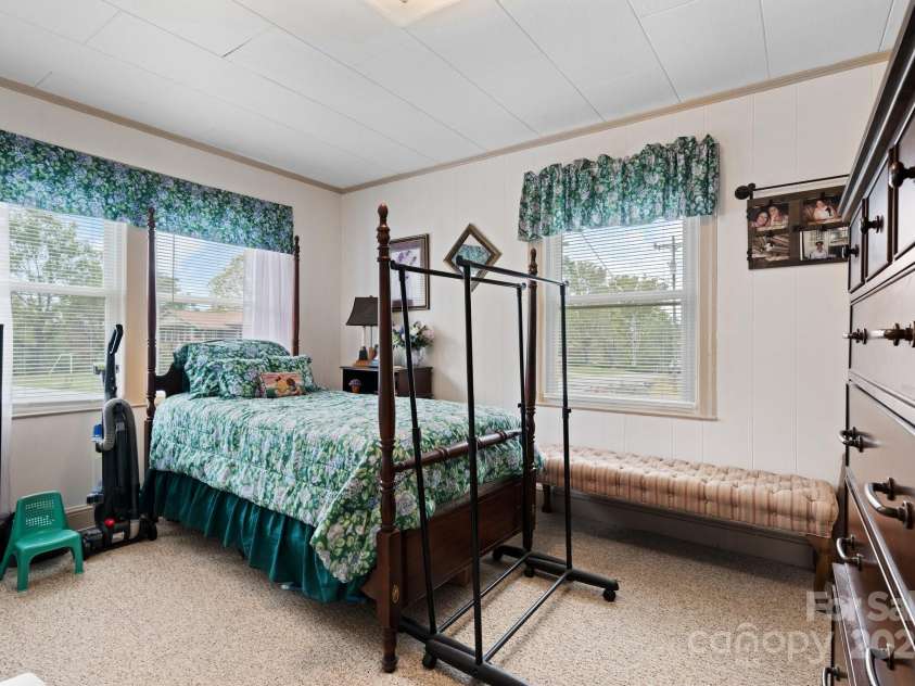 720 A-C Harris Avenue, Valdese, NC 28690.  MLS# CAR4192750, YatesRealty ID 7463. 