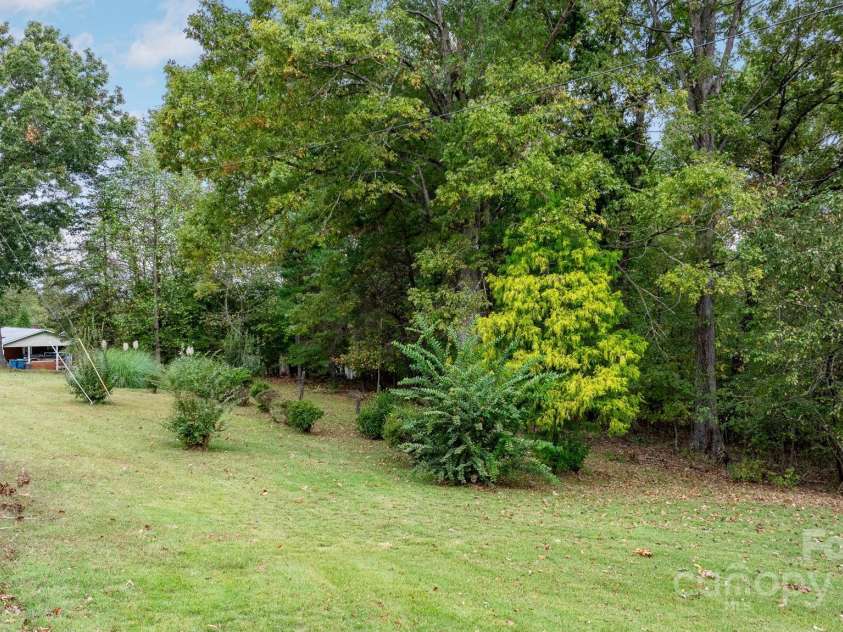 720 A-C Harris Avenue, Valdese, NC 28690.  MLS# CAR4192750, YatesRealty ID 7463. 