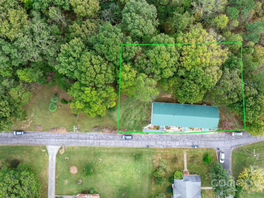720 A-C Harris Avenue, Valdese, NC 28690.  MLS# CAR4192750, YatesRealty ID 7463. 