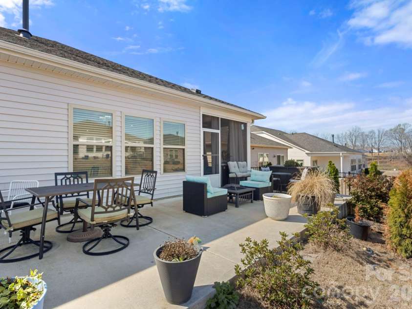 9842 Festival Way, Charlotte, NC 28215.  MLS# CAR4357969, YatesRealty ID 7463. 