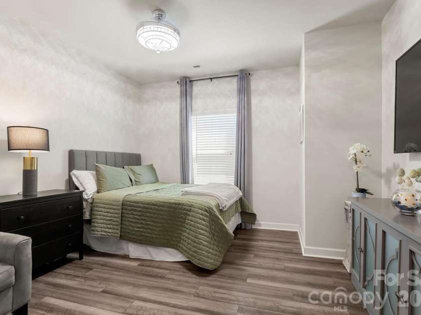 9842 Festival Way, Charlotte, NC 28215.  MLS# CAR4357969, YatesRealty ID 7463. Flex Room