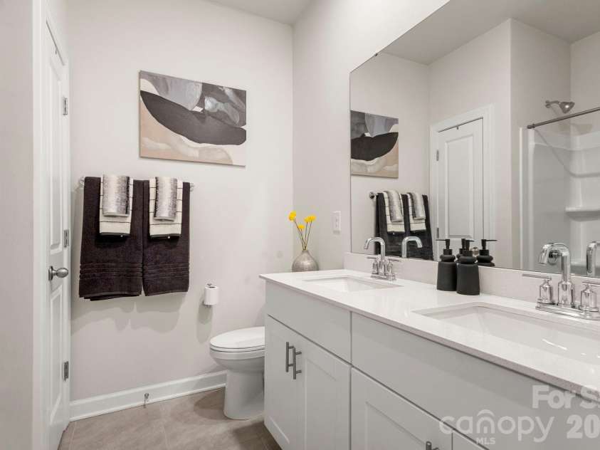 9842 Festival Way, Charlotte, NC 28215.  MLS# CAR4357969, YatesRealty ID 7463. Full Bath