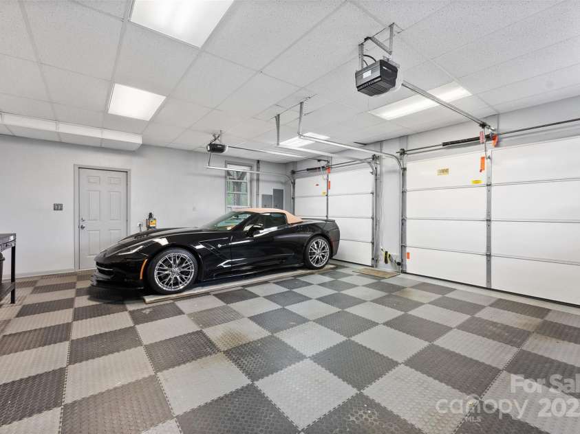 109 Wren Lane, Mooresville, NC 28117.  MLS# CAR4245335, YatesRealty ID 7464. Car enthusiasts garage