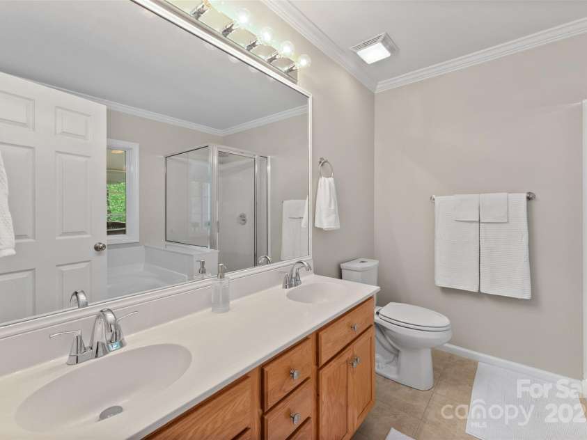 109 Wren Lane, Mooresville, NC 28117.  MLS# CAR4245335, YatesRealty ID 7464. Double Vanity