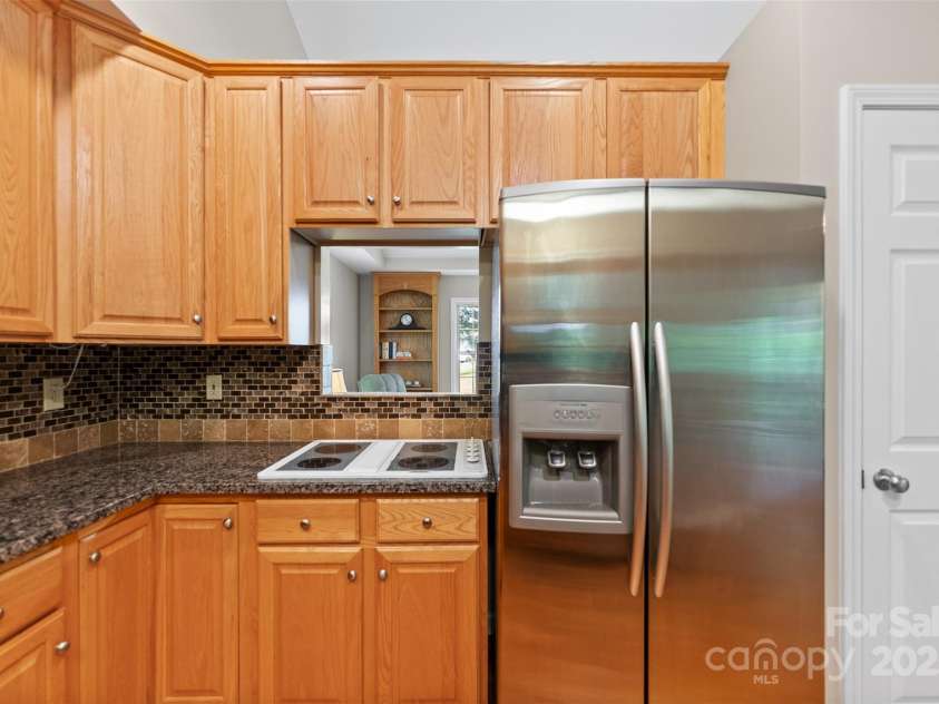 109 Wren Lane, Mooresville, NC 28117.  MLS# CAR4245335, YatesRealty ID 7464. Electric Cook-top