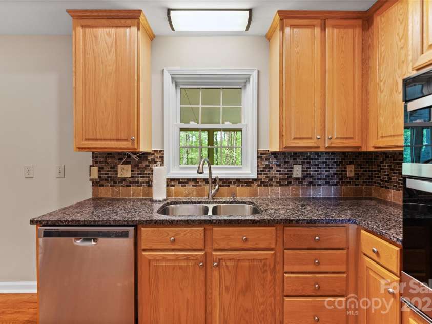 109 Wren Lane, Mooresville, NC 28117.  MLS# CAR4245335, YatesRealty ID 7464. Stainless Steel Appliances