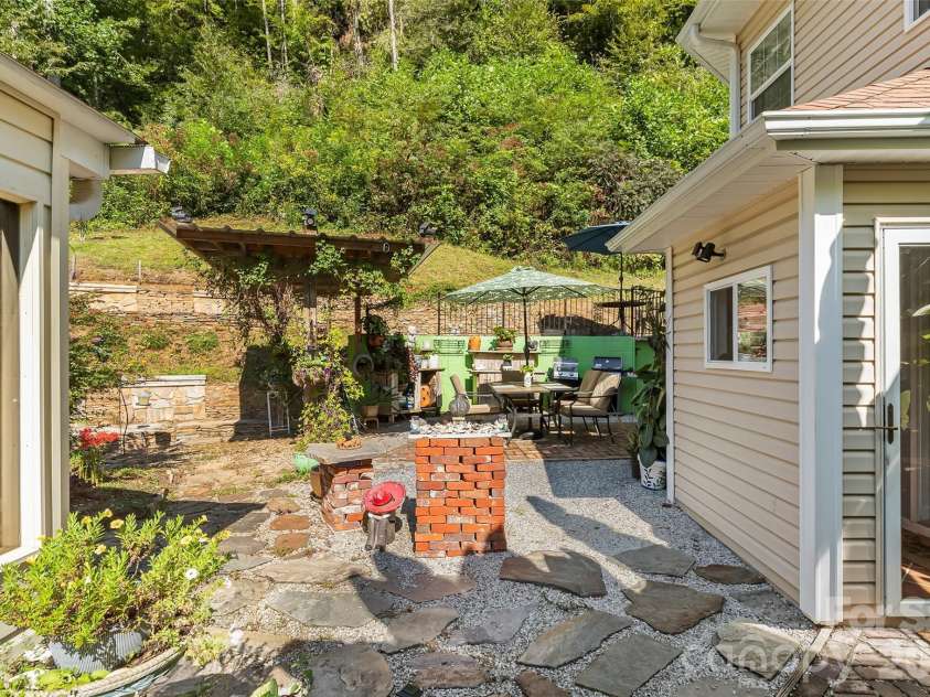 214 Locust Cove Road, Marion, NC 28752.  MLS# CAR4300919, YatesRealty ID 7466. 