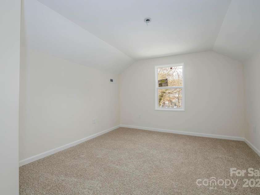 257 3rd Avenue, Hickory, NC 28602.  MLS# CAR4237724, YatesRealty ID 7466. 