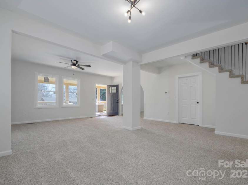 257 3rd Avenue, Hickory, NC 28602.  MLS# CAR4237724, YatesRealty ID 7466. Dining room