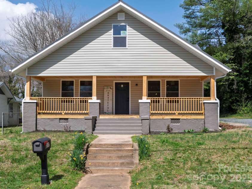 257 3rd Avenue, Hickory, NC 28602.  MLS# CAR4237724, YatesRealty ID 7466. Front