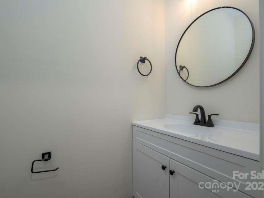 257 3rd Avenue, Hickory, NC 28602.  MLS# CAR4237724, YatesRealty ID 7466. Half bath
