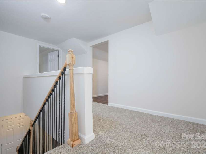257 3rd Avenue, Hickory, NC 28602.  MLS# CAR4237724, YatesRealty ID 7466. Hallway