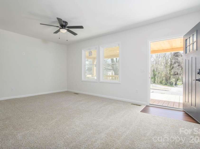257 3rd Avenue, Hickory, NC 28602.  MLS# CAR4237724, YatesRealty ID 7466. Living room