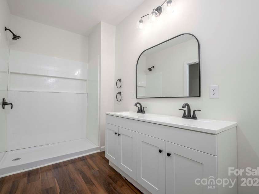 257 3rd Avenue, Hickory, NC 28602.  MLS# CAR4237724, YatesRealty ID 7466. Master bathroom