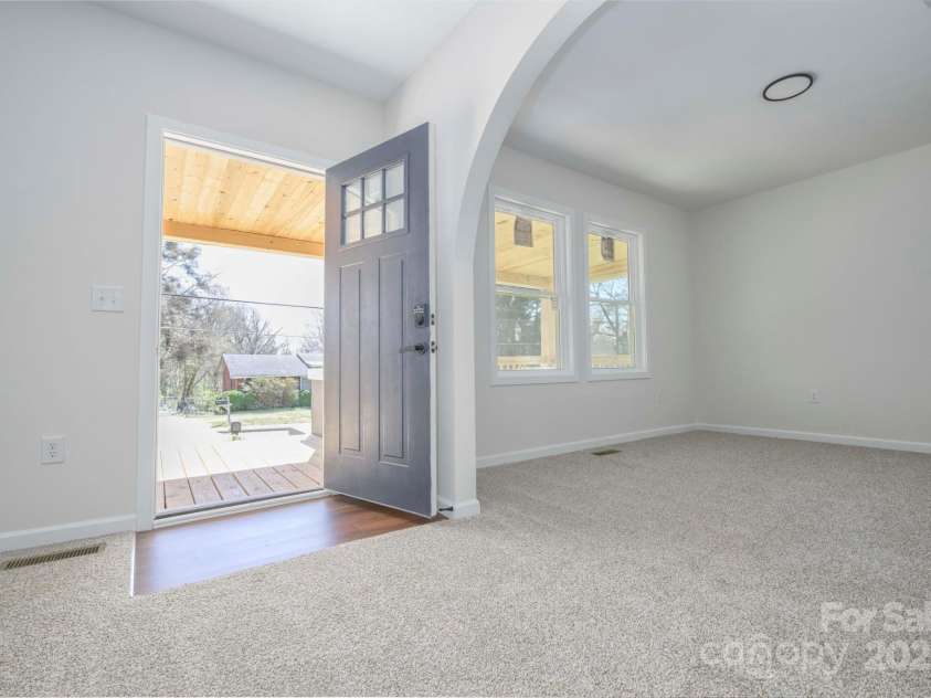 257 3rd Avenue, Hickory, NC 28602.  MLS# CAR4237724, YatesRealty ID 7466. Office