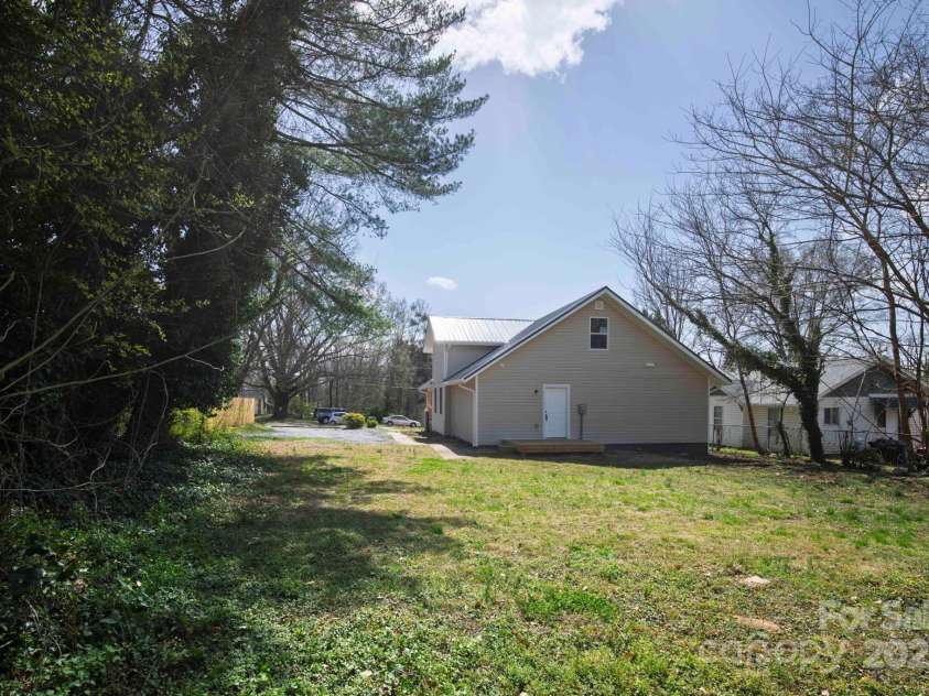257 3rd Avenue, Hickory, NC 28602.  MLS# CAR4237724, YatesRealty ID 7466. Rear lotview