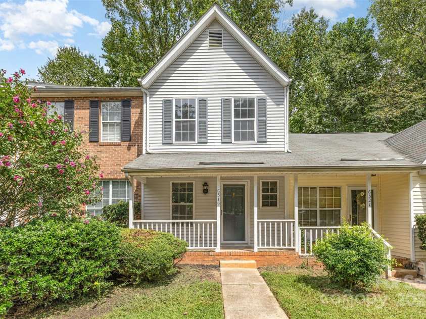 6319 Windsor Gate Lane, Charlotte, NC 28215.  MLS# CAR4296312, YatesRealty ID 7468. 