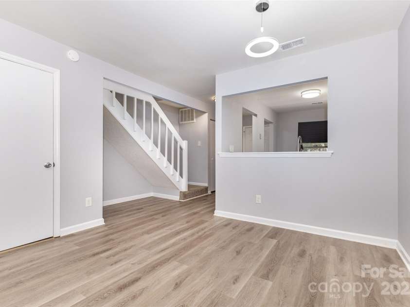 6319 Windsor Gate Lane, Charlotte, NC 28215.  MLS# CAR4296312, YatesRealty ID 7468. 