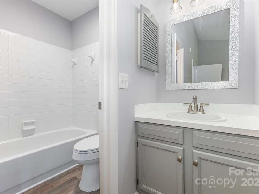 6319 Windsor Gate Lane, Charlotte, NC 28215.  MLS# CAR4296312, YatesRealty ID 7468. 