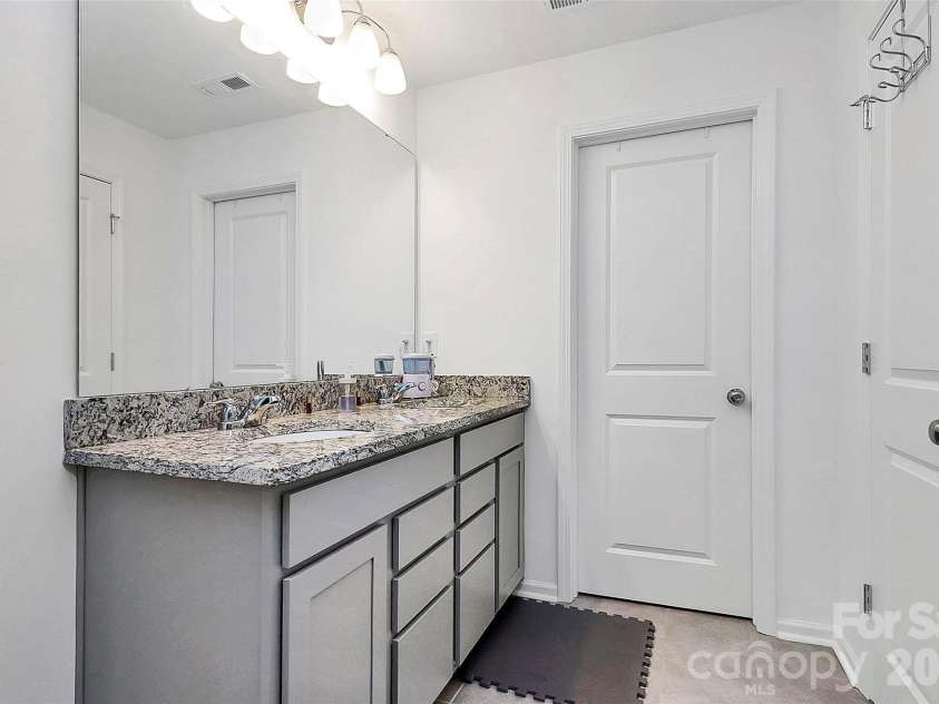 13140 Sudwick Lane, Charlotte, NC 28278.  MLS# CAR4343170, YatesRealty ID 7469. 