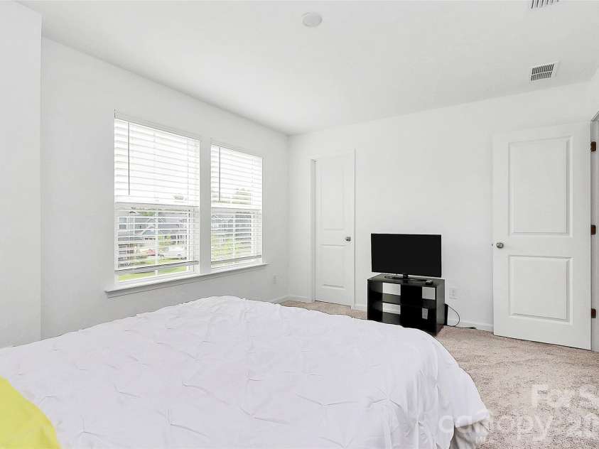 13140 Sudwick Lane, Charlotte, NC 28278.  MLS# CAR4343170, YatesRealty ID 7469. 