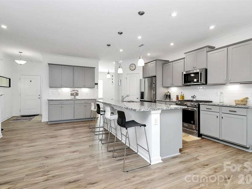 13140 Sudwick Lane, Charlotte, NC 28278.  MLS# CAR4343170, YatesRealty ID 7469. 