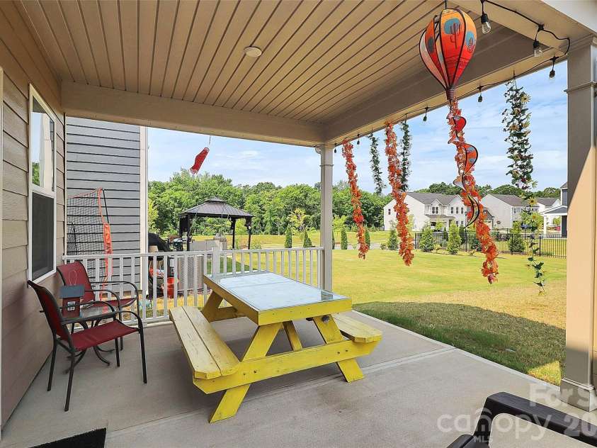 13140 Sudwick Lane, Charlotte, NC 28278.  MLS# CAR4343170, YatesRealty ID 7469. 