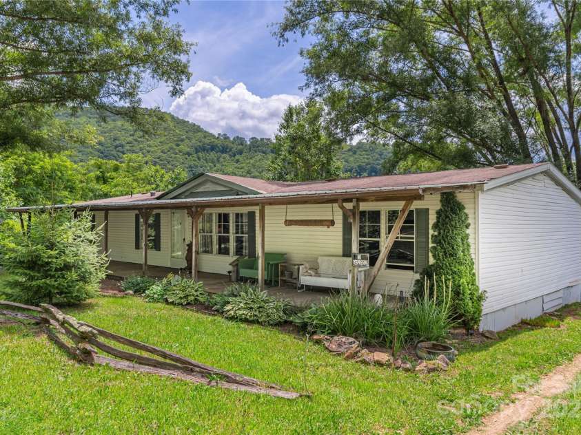 495 Courtney Lane, Canton, NC 28716.  MLS# CAR4274187, YatesRealty ID 747. 