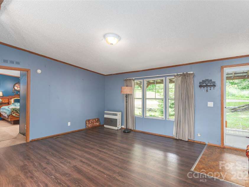 495 Courtney Lane, Canton, NC 28716.  MLS# CAR4274187, YatesRealty ID 747. 