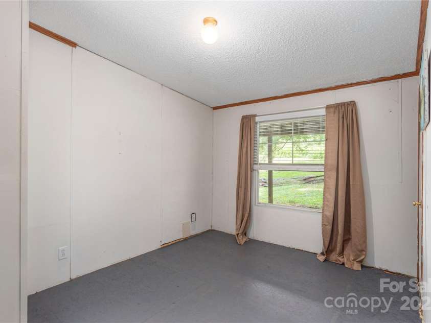 495 Courtney Lane, Canton, NC 28716.  MLS# CAR4274187, YatesRealty ID 747. 