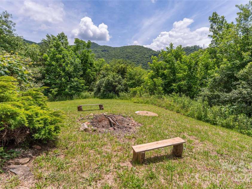 495 Courtney Lane, Canton, NC 28716.  MLS# CAR4274187, YatesRealty ID 747. 
