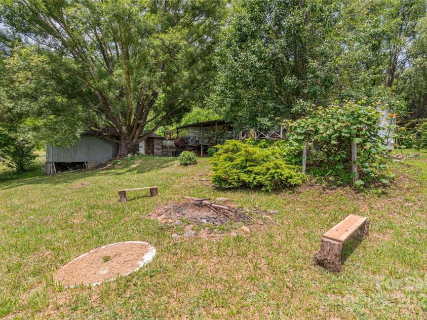 495 Courtney Lane, Canton, NC 28716.  MLS# CAR4274187, YatesRealty ID 747. 