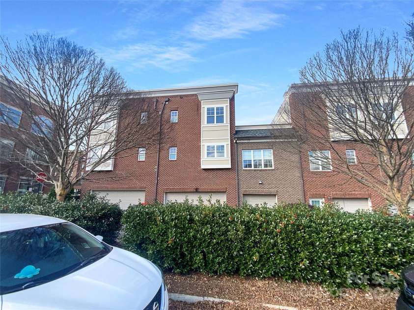 210 Harbour Place Drive, Davidson, NC 28036.  MLS# CAR4151059, YatesRealty ID 7470. 