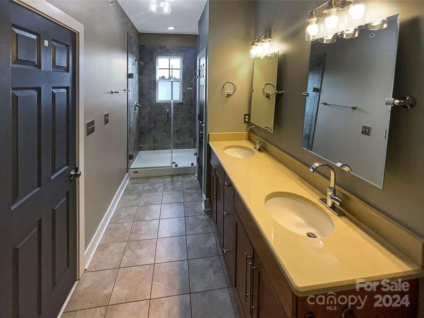 210 Harbour Place Drive, Davidson, NC 28036.  MLS# CAR4151059, YatesRealty ID 7470. 
