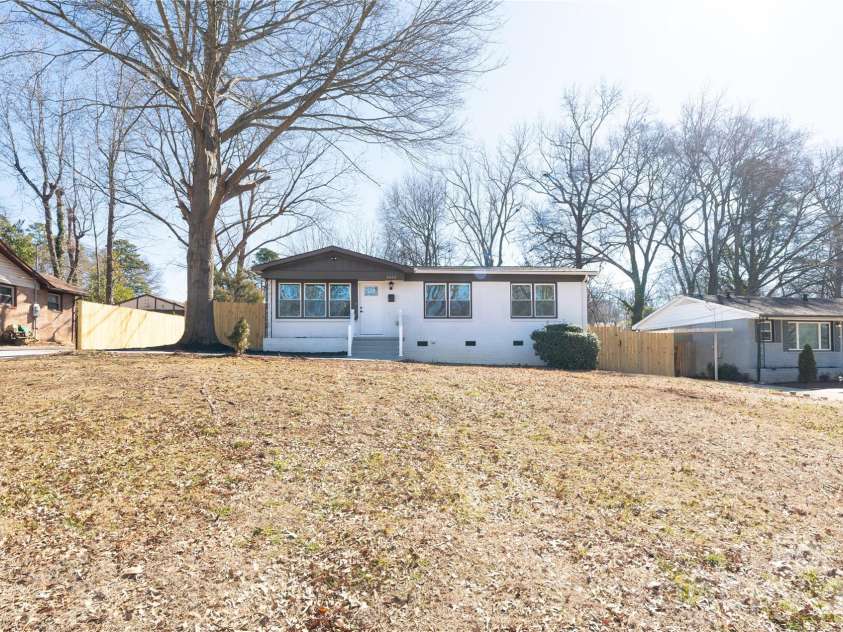 3623 Sargeant Drive, Charlotte, NC 28217.  MLS# CAR4359616, YatesRealty ID 7472. 