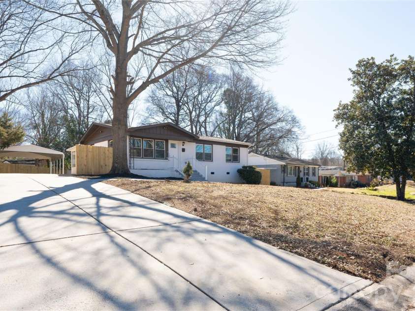 3623 Sargeant Drive, Charlotte, NC 28217.  MLS# CAR4359616, YatesRealty ID 7472. 