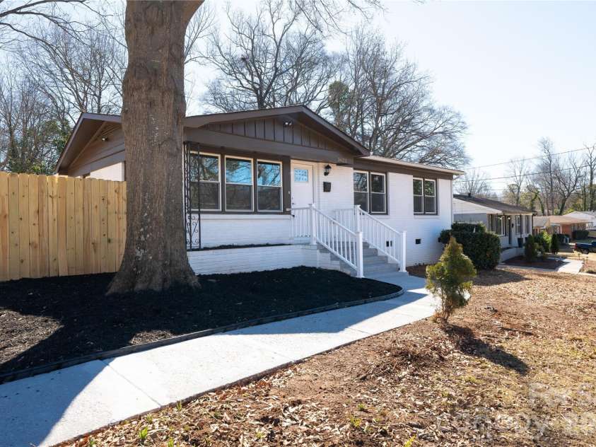 3623 Sargeant Drive, Charlotte, NC 28217.  MLS# CAR4359616, YatesRealty ID 7472. 