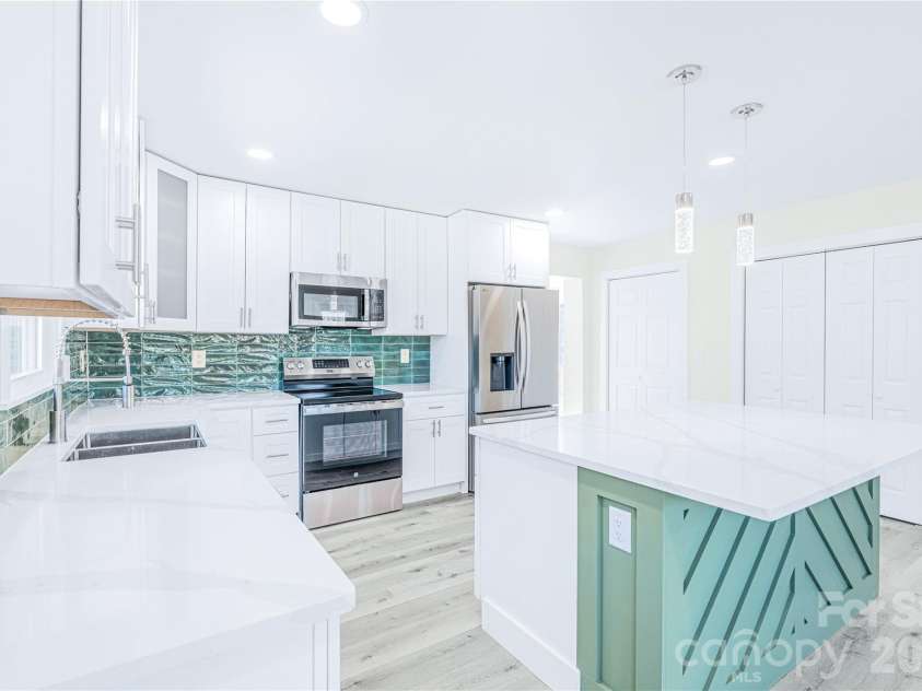 3623 Sargeant Drive, Charlotte, NC 28217.  MLS# CAR4359616, YatesRealty ID 7472. 