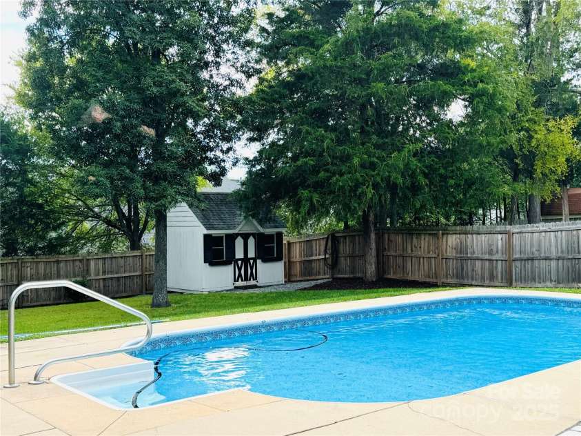 12620 Sulgrave Drive, Huntersville, NC 28078.  MLS# CAR4249153, YatesRealty ID 7473. Large yard equipped with private pool