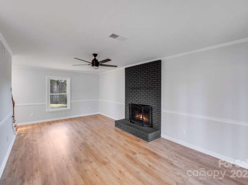 12620 Sulgrave Drive, Huntersville, NC 28078.  MLS# CAR4249153, YatesRealty ID 7473. Livingroom