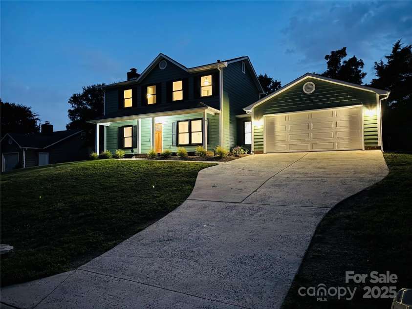 12620 Sulgrave Drive, Huntersville, NC 28078.  MLS# CAR4249153, YatesRealty ID 7473. Night View of Front of Home