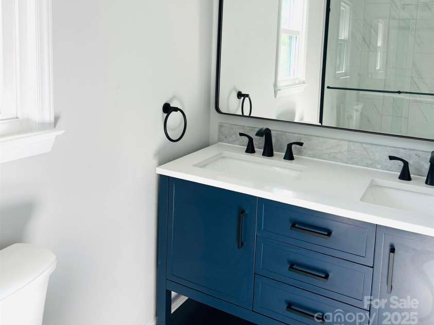 12620 Sulgrave Drive, Huntersville, NC 28078.  MLS# CAR4249153, YatesRealty ID 7473. Owners' Suite bathroom